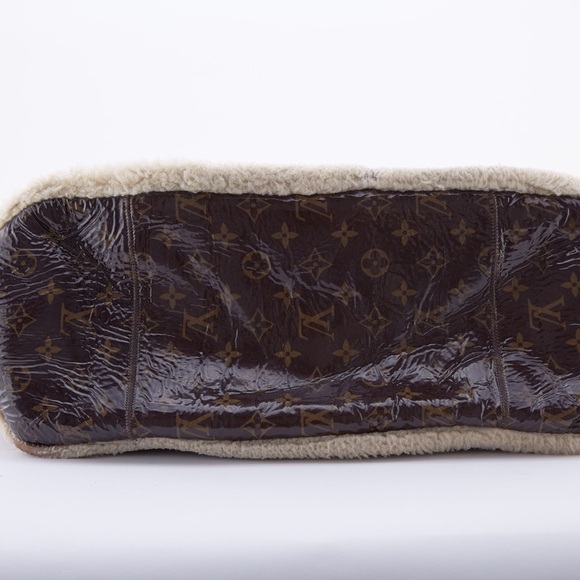 Limited edition authentic shearling Louis Vuitton - Picture 3 of 4